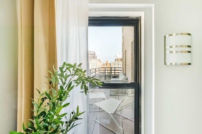 Building Photo - 234 W 73rd St