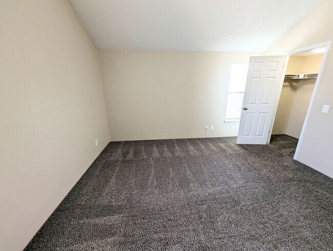 Building Photo - 2 Bed 1 Bath Condo Near Cherry Creek