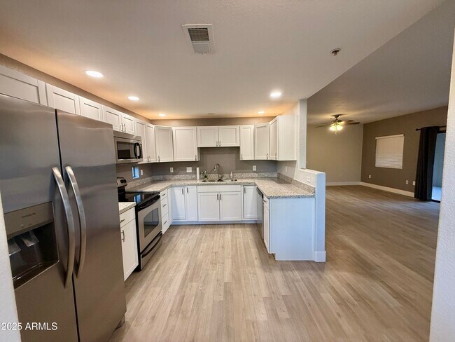 Building Photo - 9555 E Raintree Dr