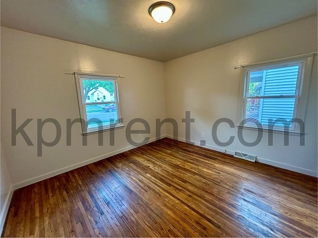 Building Photo - 1017 11th Ave SW