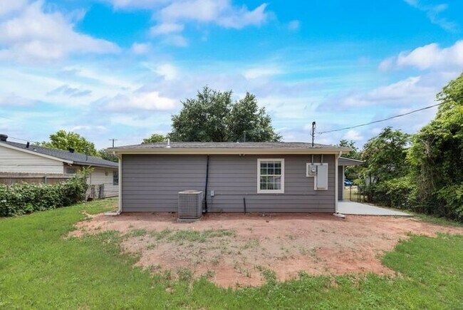 Building Photo - Recently Renovated Property in Hurst