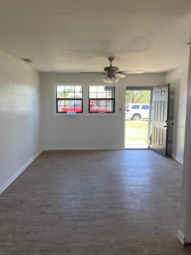 Building Photo - 3506 E Baylor St