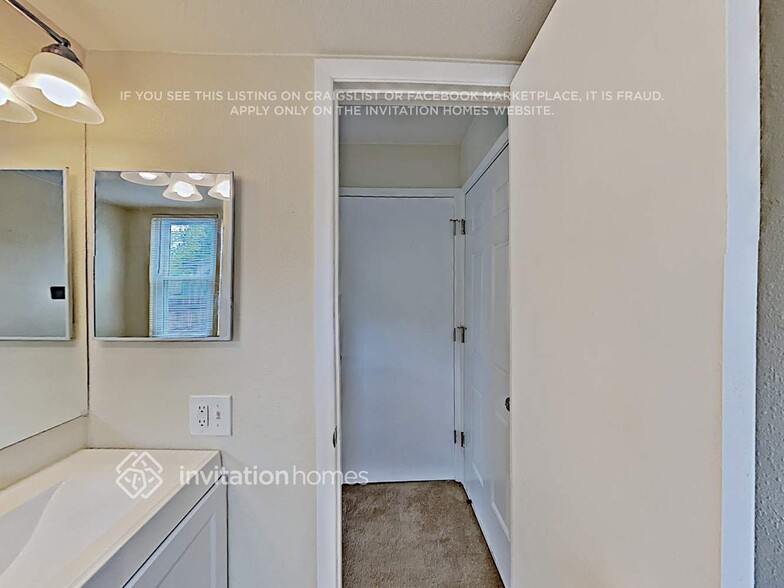 Building Photo - 19192 E Chaffee Pl