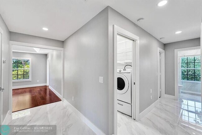 Building Photo - 1326 SW 23rd St