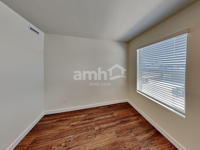 Building Photo - 8964 S John Annie Ln