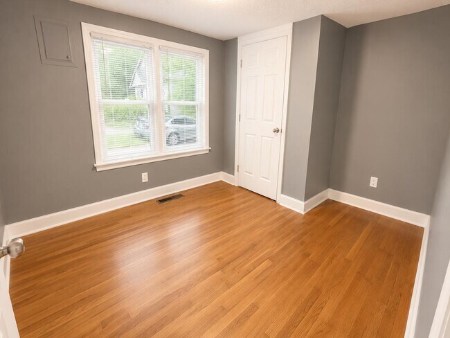 Building Photo - 1308 W Worley St