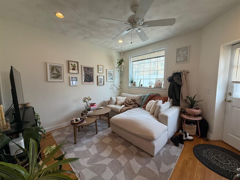 Building Photo - 300 Highland Ave