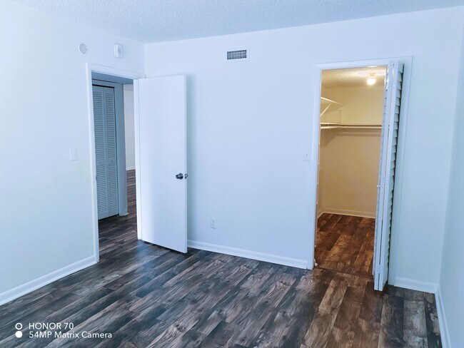 Building Photo - Rent to Own Bright 2B/1B Condo – St. Andrews Cove, Clearwater