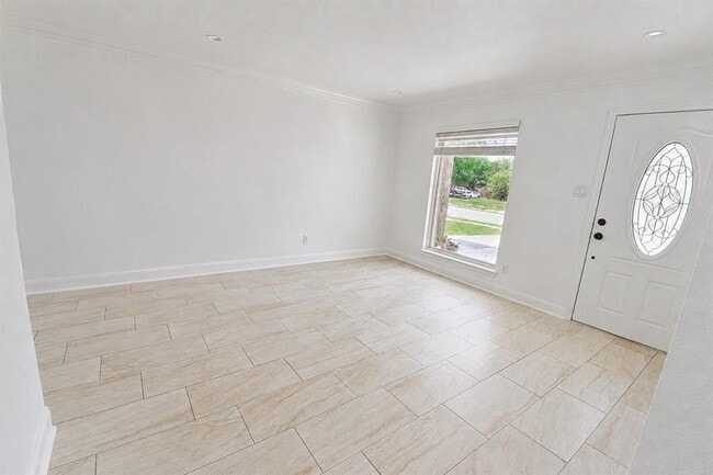 Building Photo - 6027 Bluebell Cir