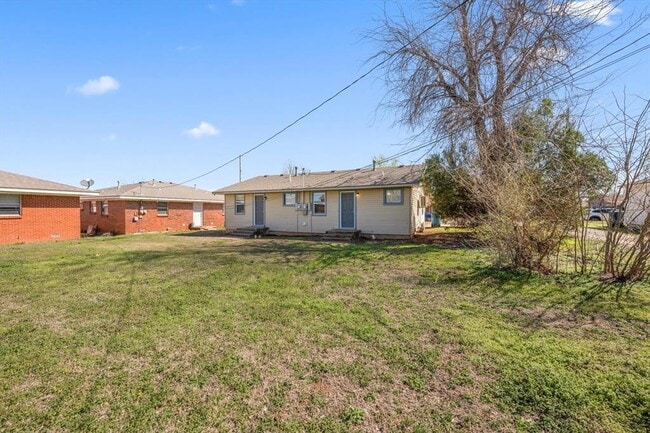 Building Photo - 529 N Baumann Ave
