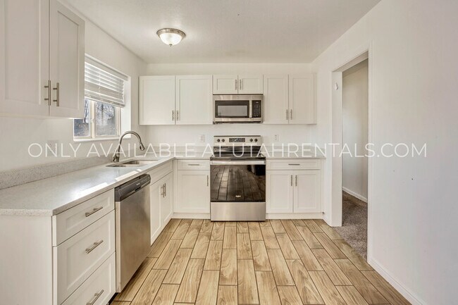 Building Photo - 360 E 400 S