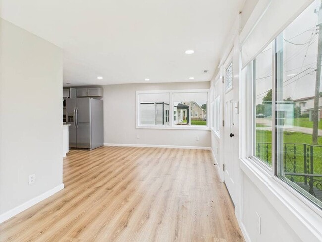 Building Photo - Beautiful 3 Bedroom 2 Bathroom 1 car Garag...