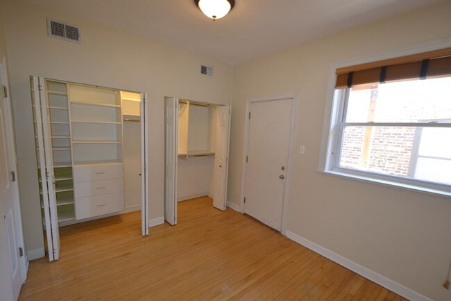 Building Photo - 879 W Cornelia Ave