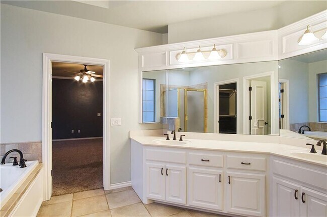 Building Photo - 9417 Forest Dale Dr