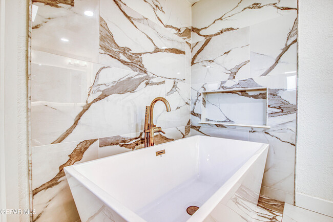 Building Photo - 6205 Brisa Del Mar Dr