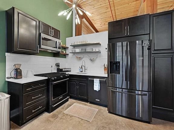 Building Photo - 170 Boulevard SE