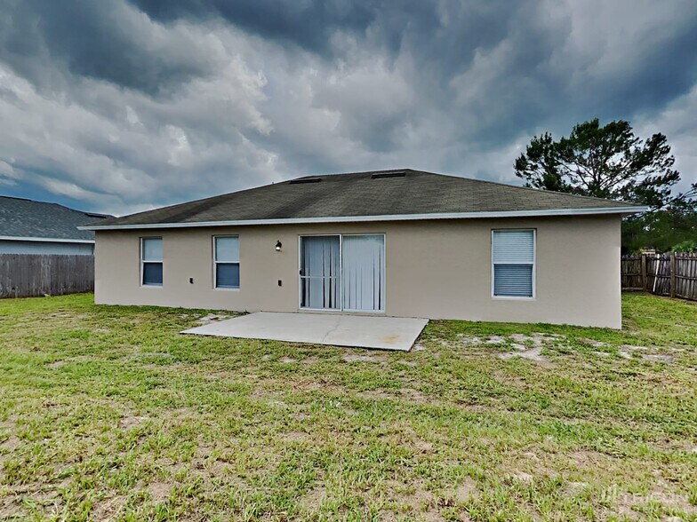 Building Photo - 3240 Amber St
