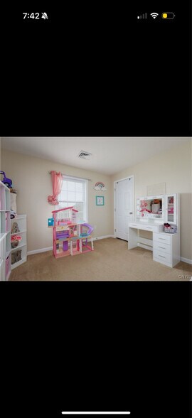 Building Photo - 10029 Ash St