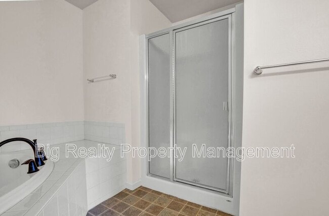 Building Photo - 2024 Morgan Hill Dr
