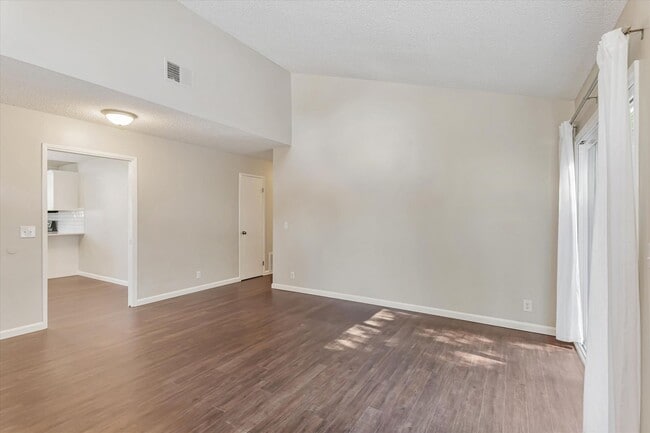 Building Photo - Updated home in Oak Grove