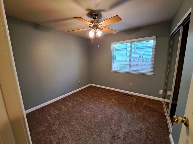 Building Photo - 143 Buttercup Cir