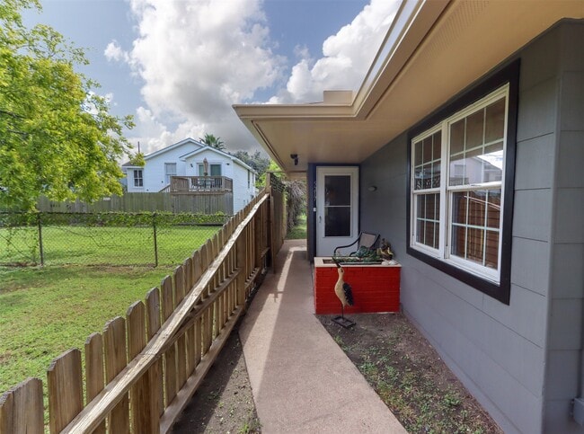 Building Photo - 5217 Ave N 1/2