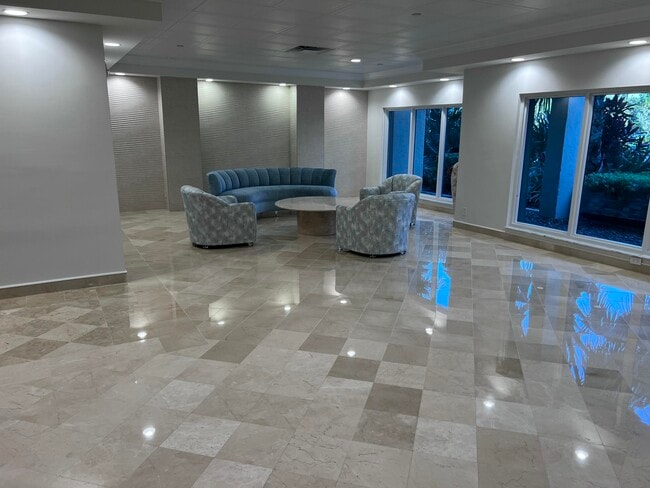Building Photo - 4301 N Ocean Blvd