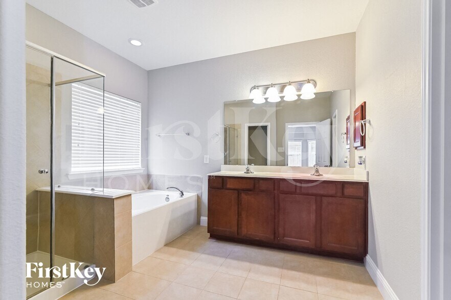 Building Photo - 26108 Knights Tower Ct