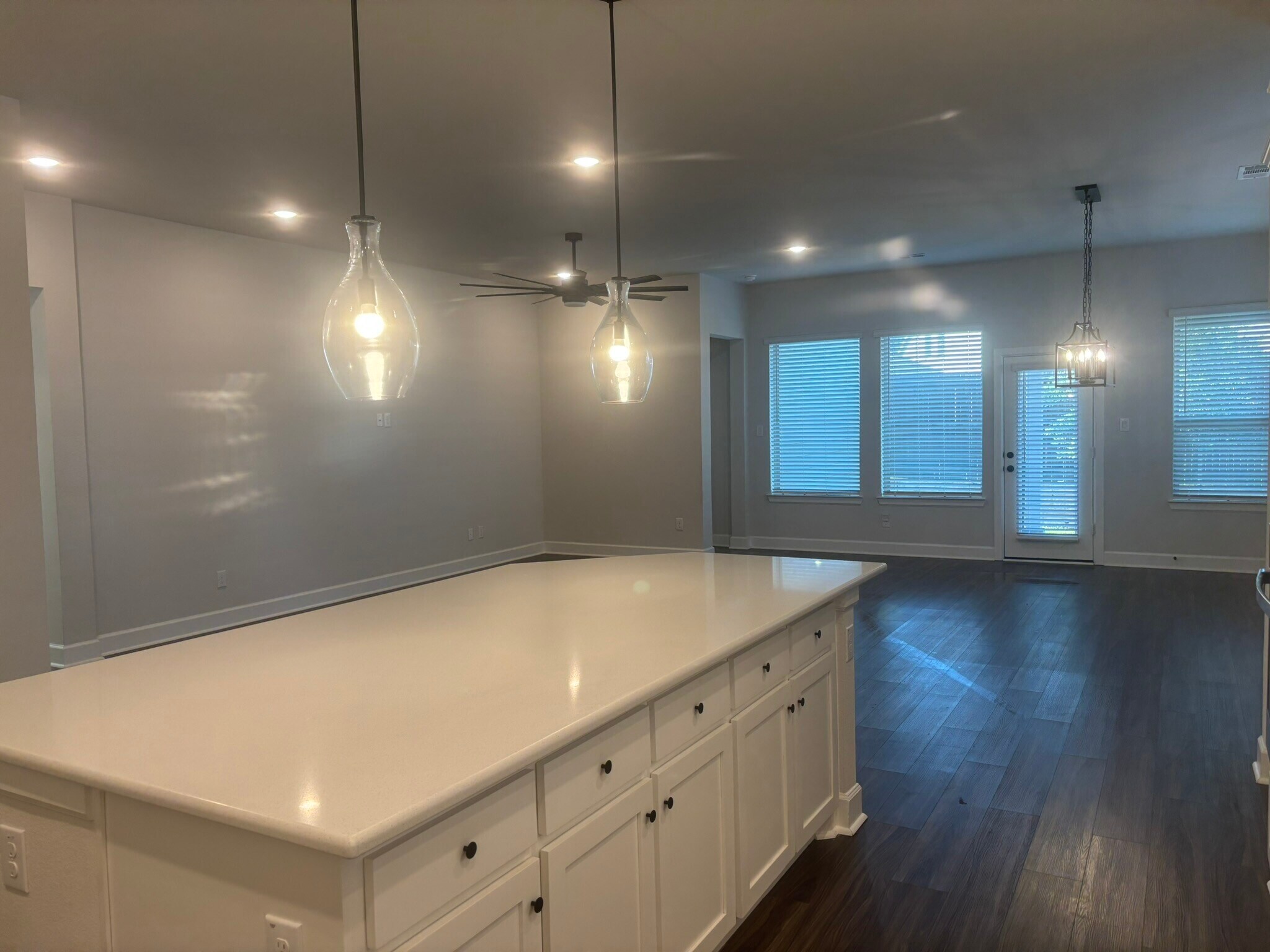 Building Photo - 8625 Spindletop Dr