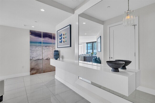 Building Photo - 100 E Las Olas Blvd