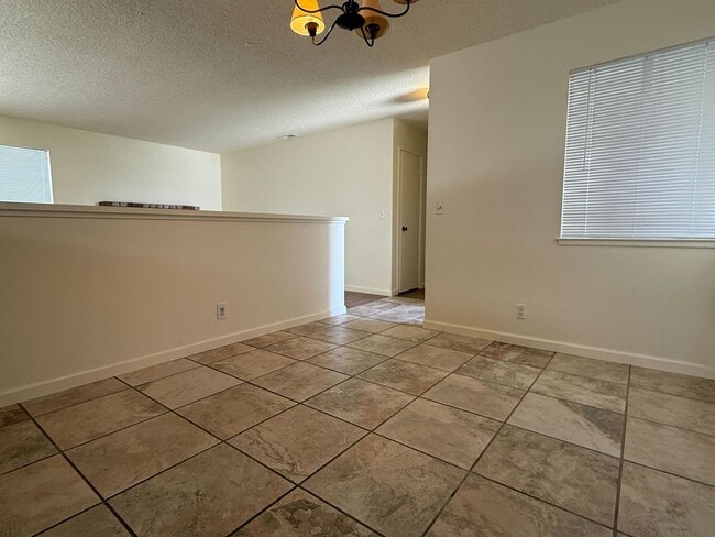 Building Photo - Charming North Salinas 3BR/2BA with Privat...