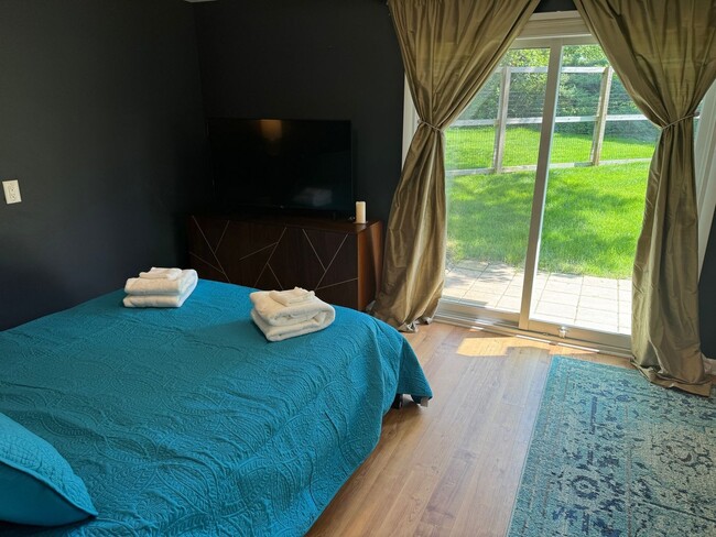 Building Photo - large modern home with big backyard, peace...