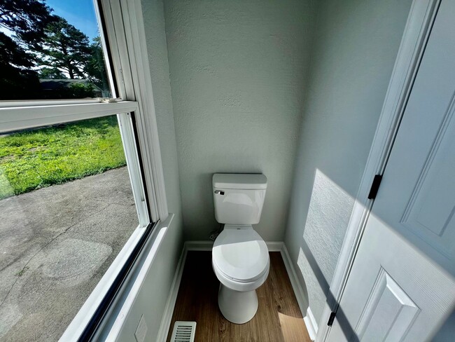 Building Photo - MOVE IN INCENTIVE: $500 FIRST FULL MONTHS ...