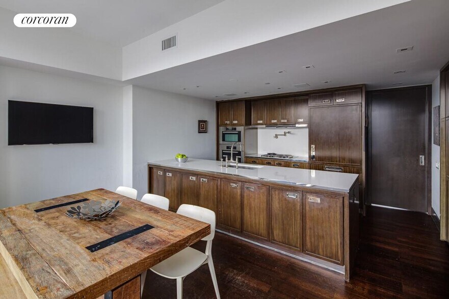 Building Photo - 151 E 85th St