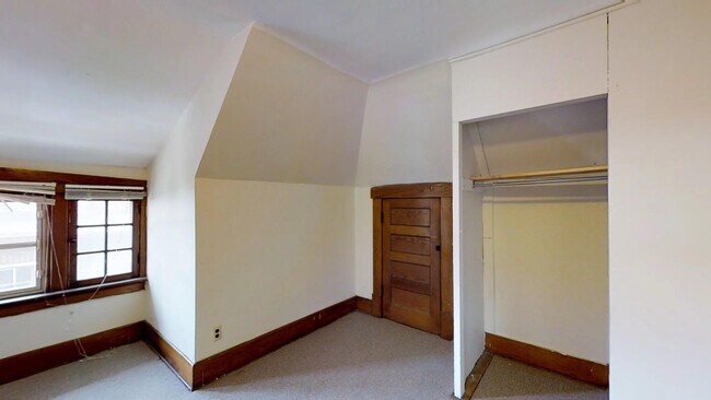 Building Photo - 222 E 16th Ave