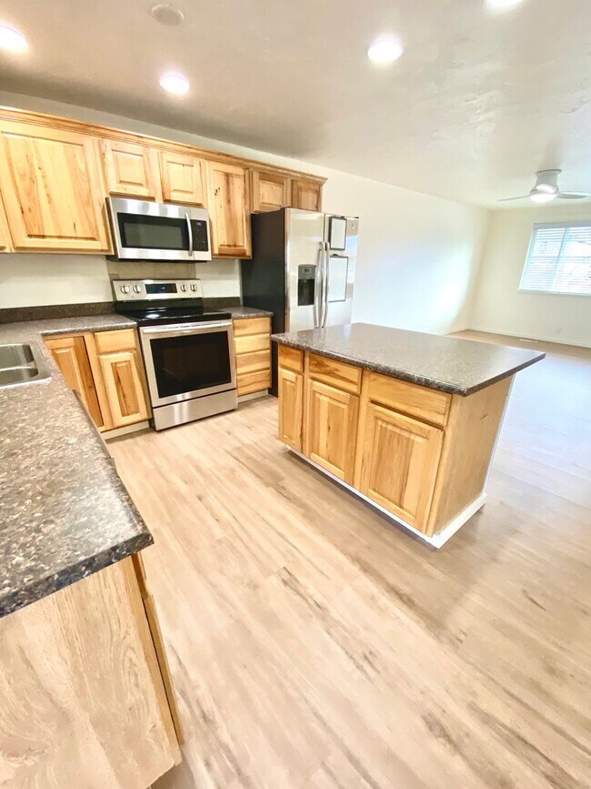 Building Photo - 4 Bedroom 2 Bath Home Boise North End
