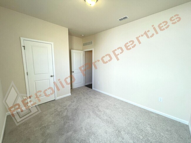 Building Photo - Beautiful Ranch-Style 4 Bedroom, 2 Bath Home – 2-Car Garage in West 540, Raleigh, Available March...