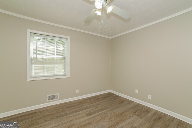 Building Photo - 608 Upland Ridge Dr NW