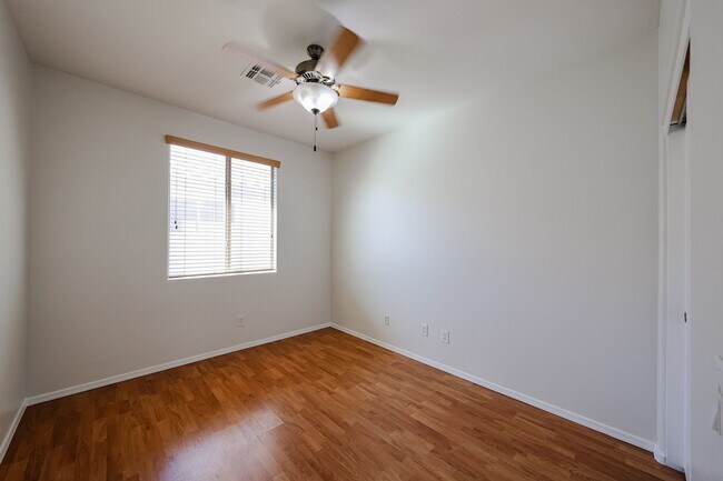 Building Photo - Charming 4 Bed 2 bath 2 Car Garage Home in...