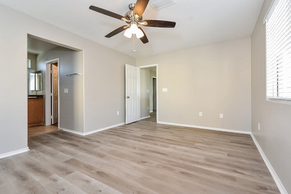 Building Photo - 10348 Faustine Ave