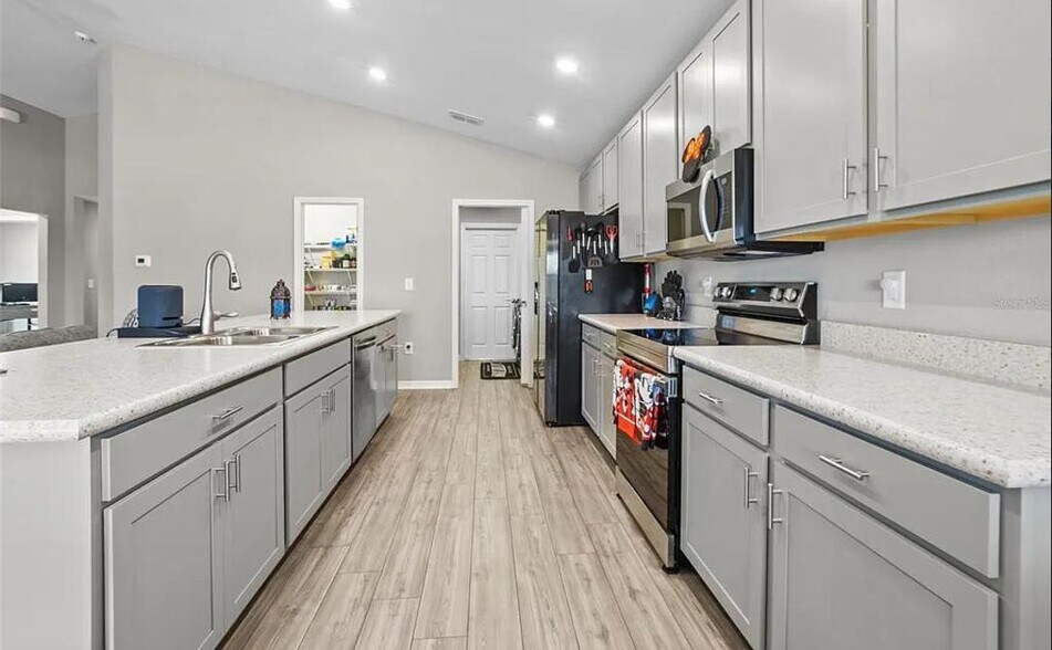 Building Photo - 529 Vittorio Dr