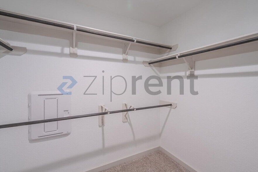 Building Photo - Unit