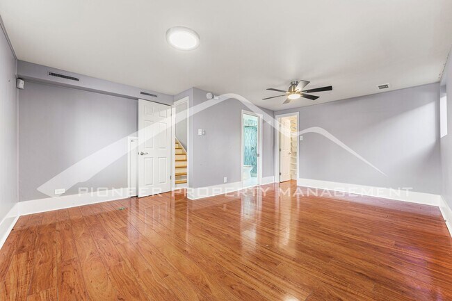 Building Photo - Charming Updated home with Garage and Cent...