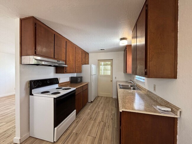 Building Photo - 1455 Alamo Dr