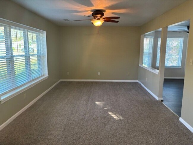 Building Photo - 1090 Wilkins Dr