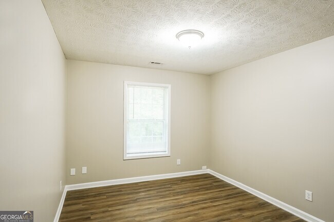 Building Photo - 6670 South Ave