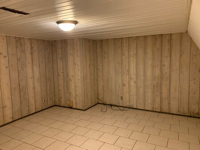 Building Photo - 219 Eisenhower Dr