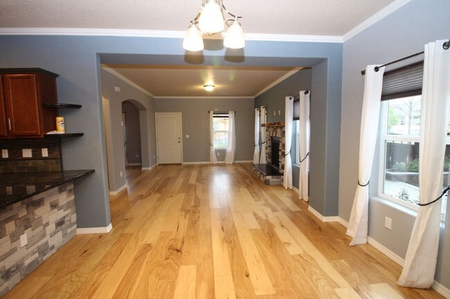 Building Photo - Beautiful 3bdrm 3bath home in Gold Hill Mesa