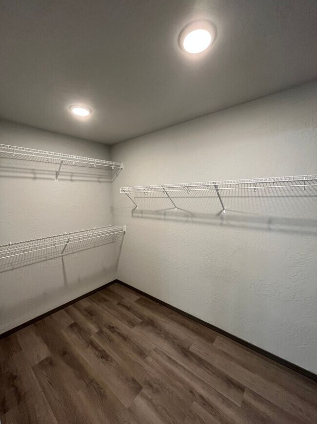 Building Photo - 1306/1308 E Farwell