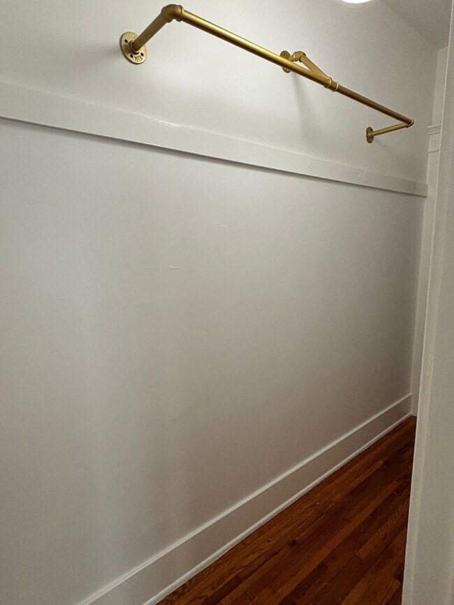 Building Photo - Beautiful 2 Bedroom 1 Bath available now in Long Beach